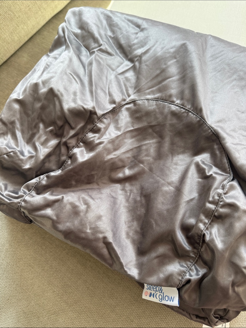 Sleep & Glow Omnia Anti-Aging Pillow White & Gray - Picture 5 of 5